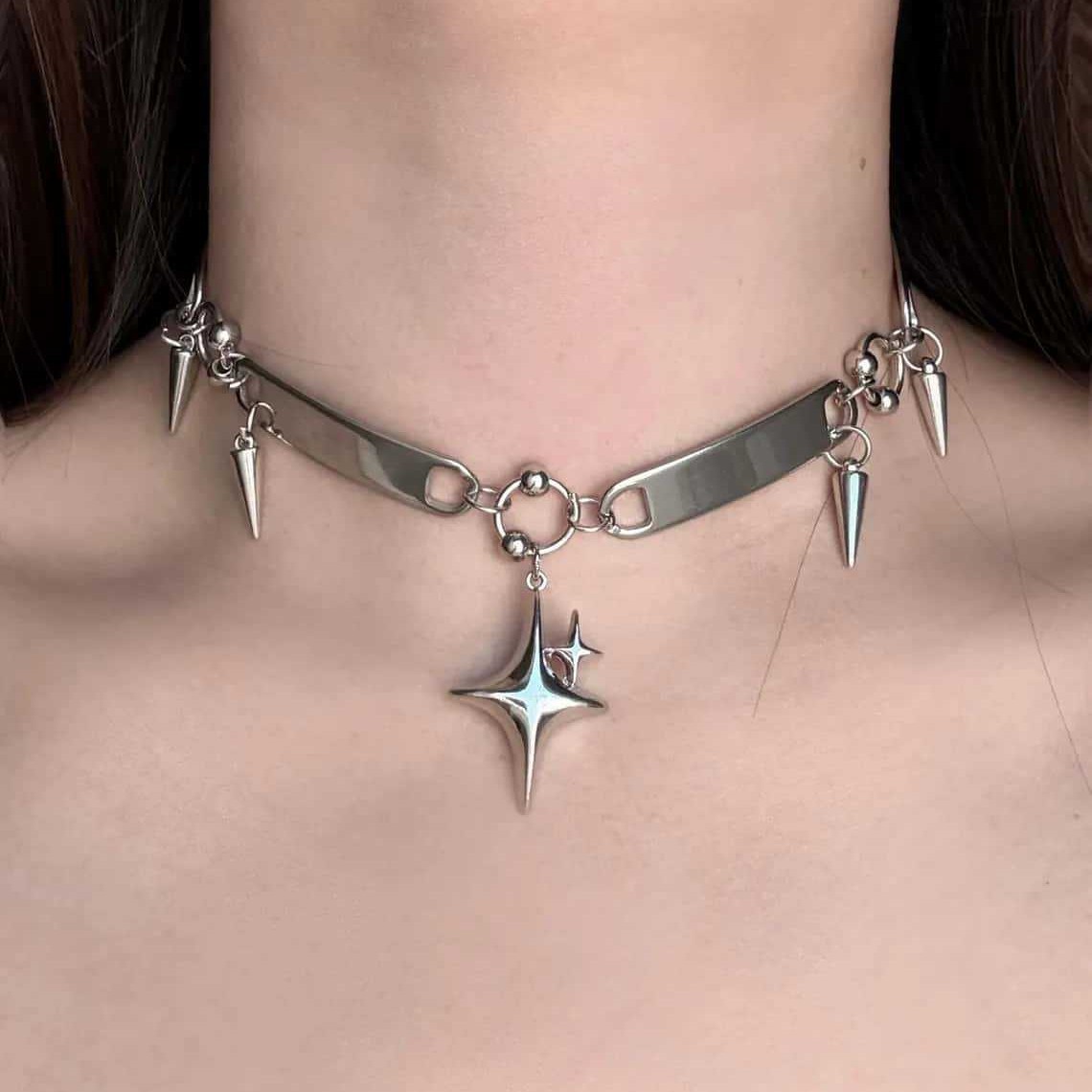 Daith Heart Ring - Collana girocollo punk con stelle rivettate,
