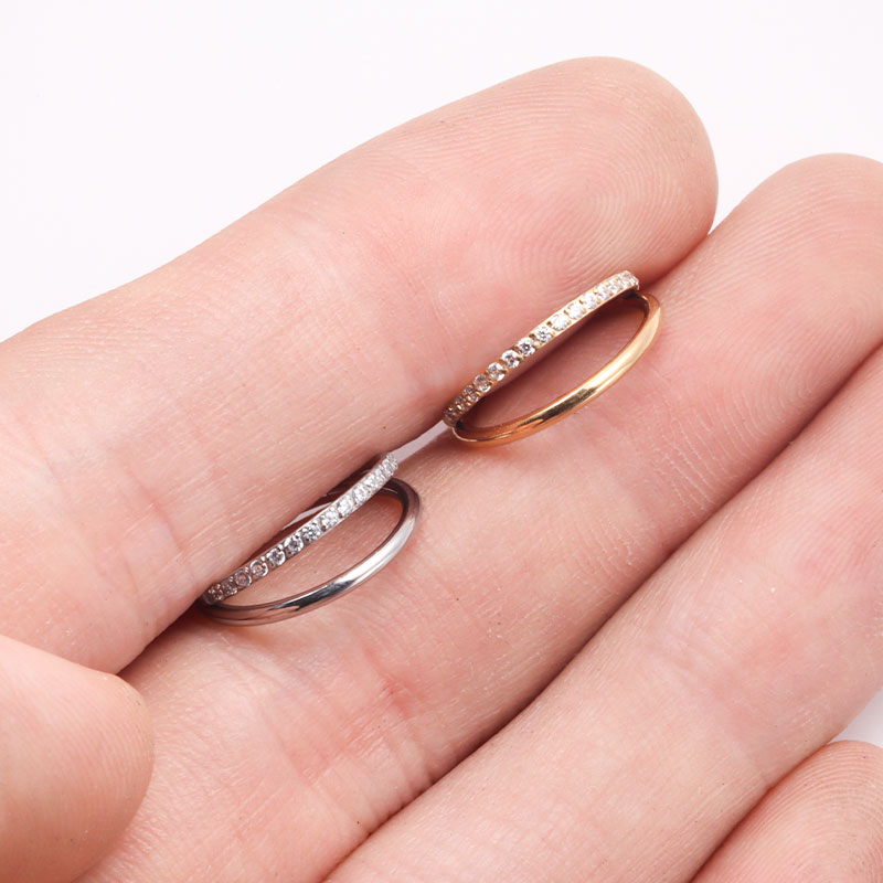 ASTM F136 Titanio 16G Luna Ane - Zoor Body Jewelry recensione e prezzo
