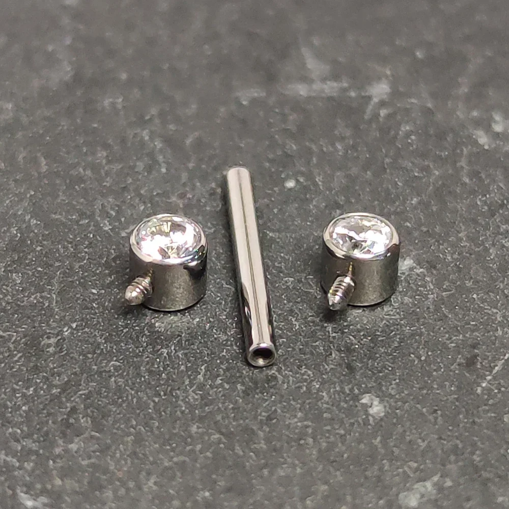 F136 Titanio 14G Zircone Anell - Body Jewelry Changing Kit recensione e prezzo